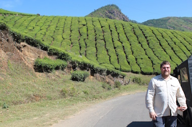 Manuel in den Teebergen Indiens